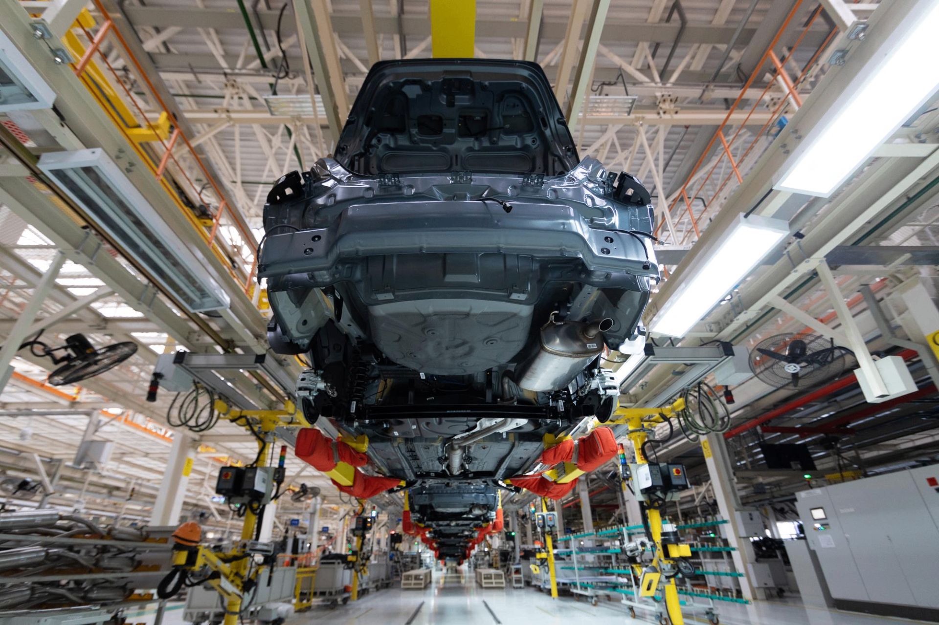 US Automobile Giant Improves Mainframe Batch SLA from 32% to 99%